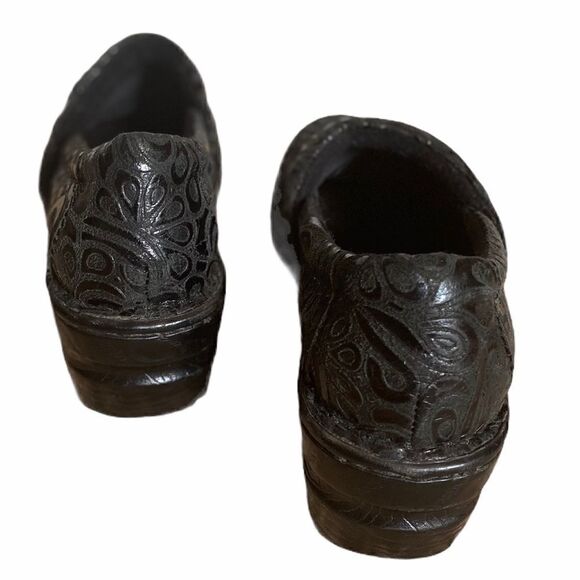 BOC Embossed Peggy Black Comfort Clogs 6 - Picture 4 of 5